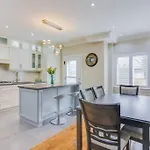 Luxury House, 25 Minutes To Toronto Downtown