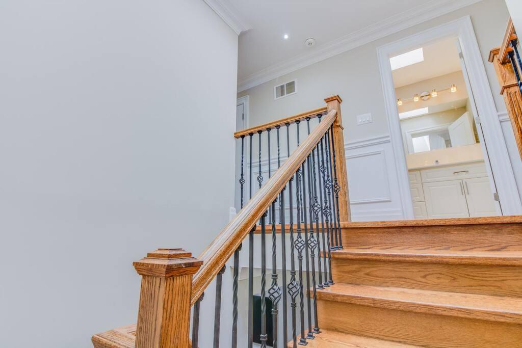 Luxury House, 25 Minutes To Toronto Downtown *